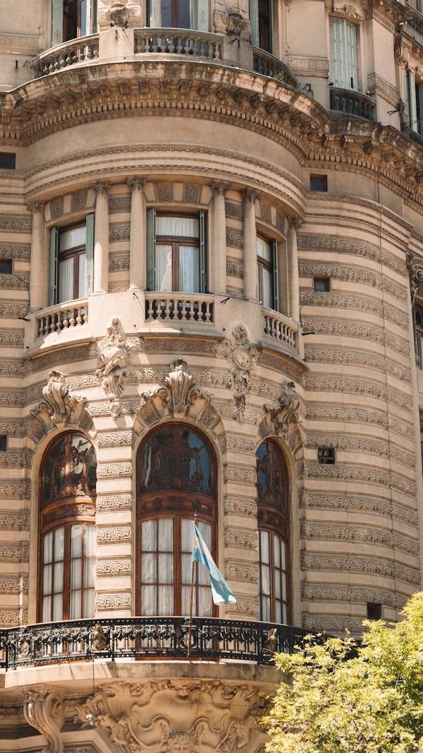 Découvrez allo-fermeture.fr : des menuiseries pour tous les styles